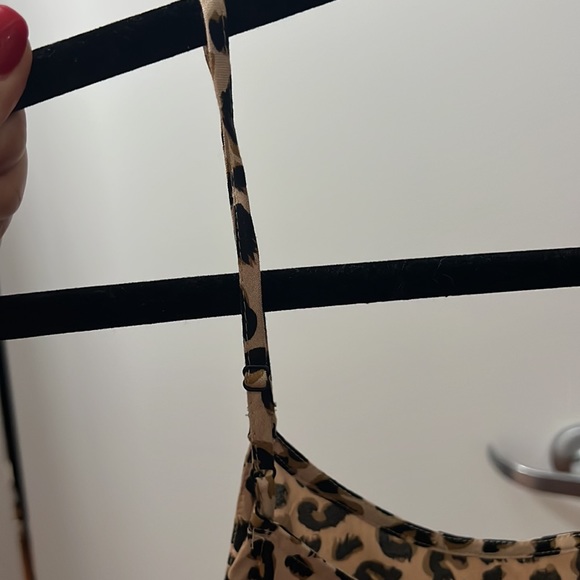 Flowy cheetah print tank top with adjustable straps. Size 4 H&M - Picture 3 of 3